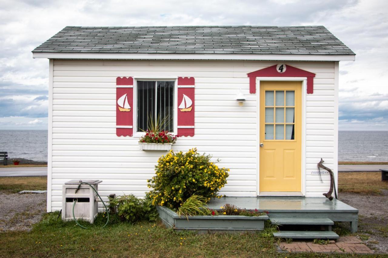 Les Cabines Du Phare Rimouski Bagian luar foto