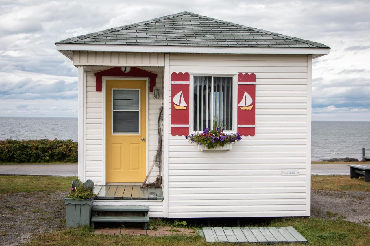 Les Cabines Du Phare Rimouski Bagian luar foto