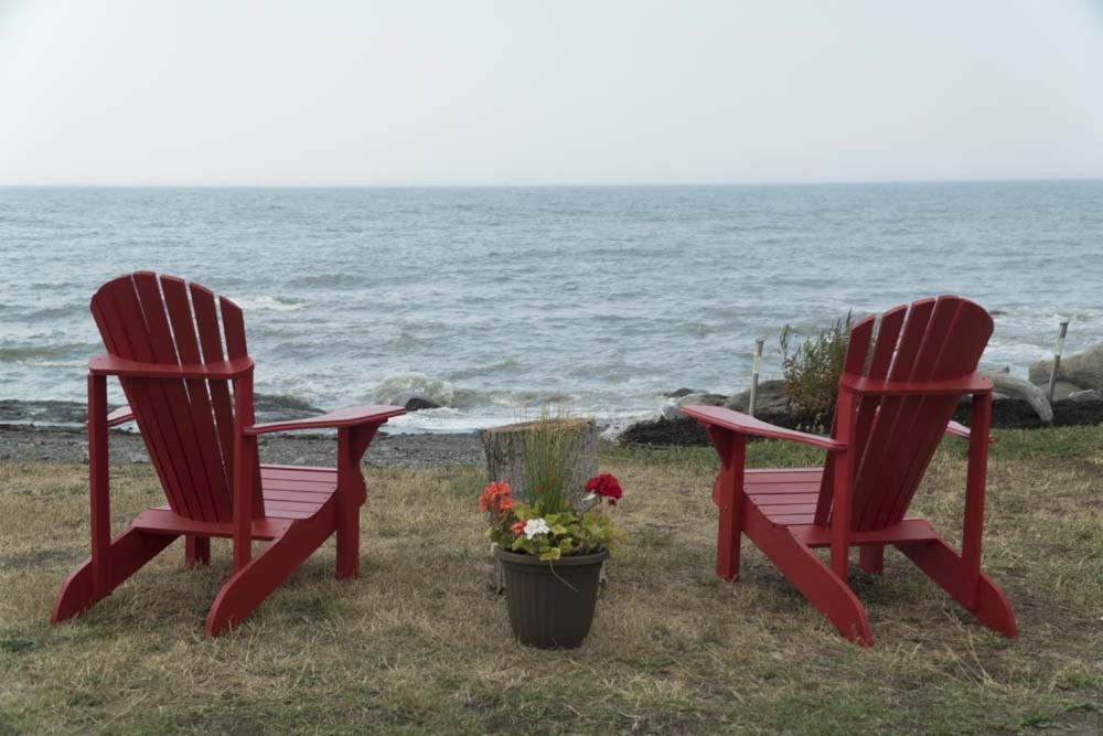 Les Cabines Du Phare Rimouski Bagian luar foto