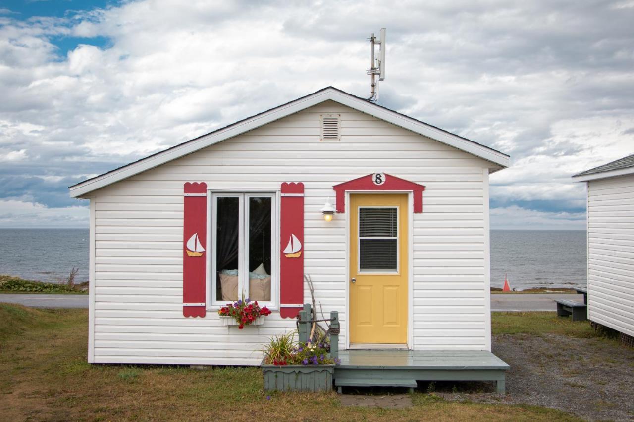 Les Cabines Du Phare Rimouski Bagian luar foto