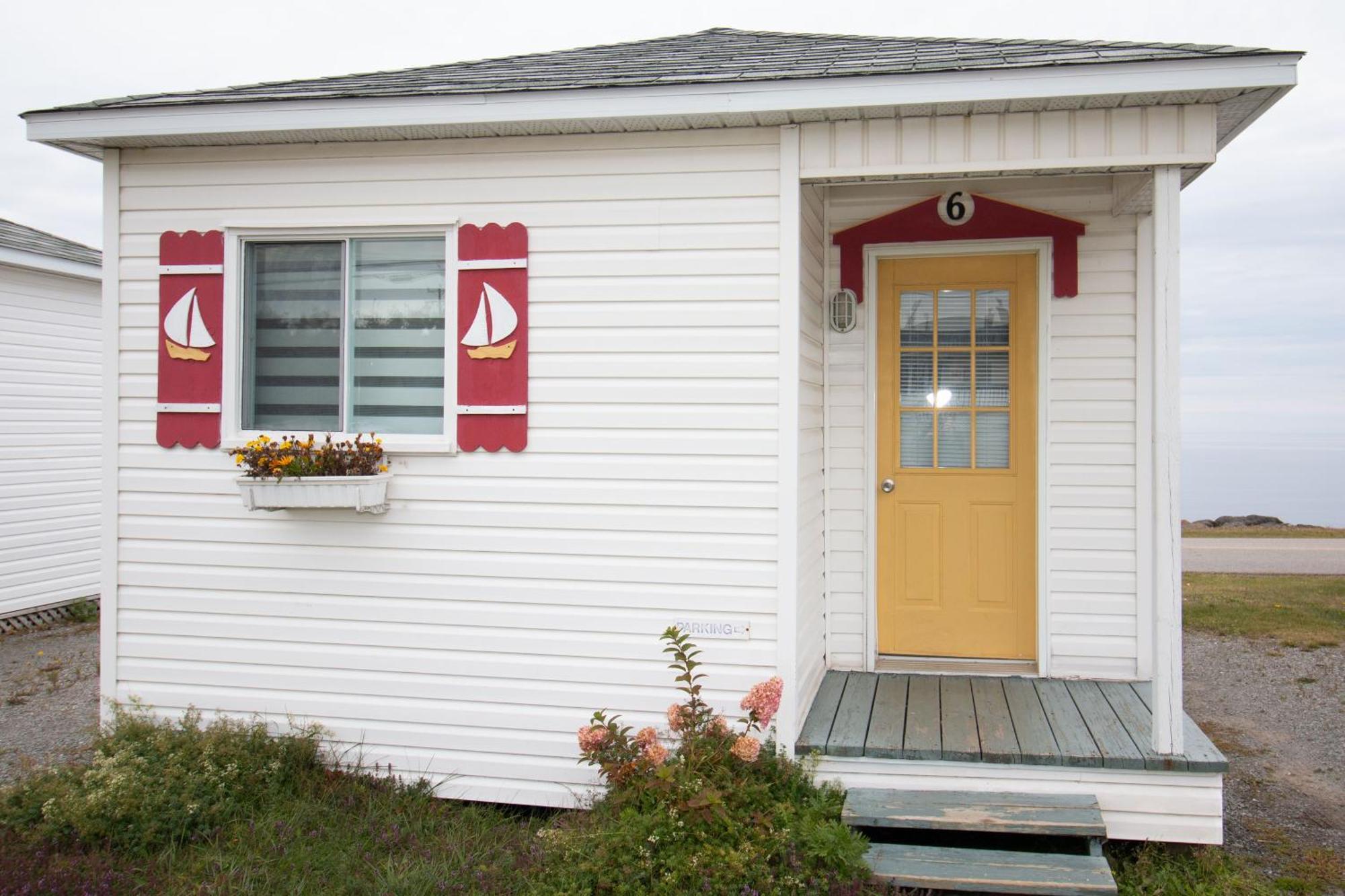 Les Cabines Du Phare Rimouski Bagian luar foto